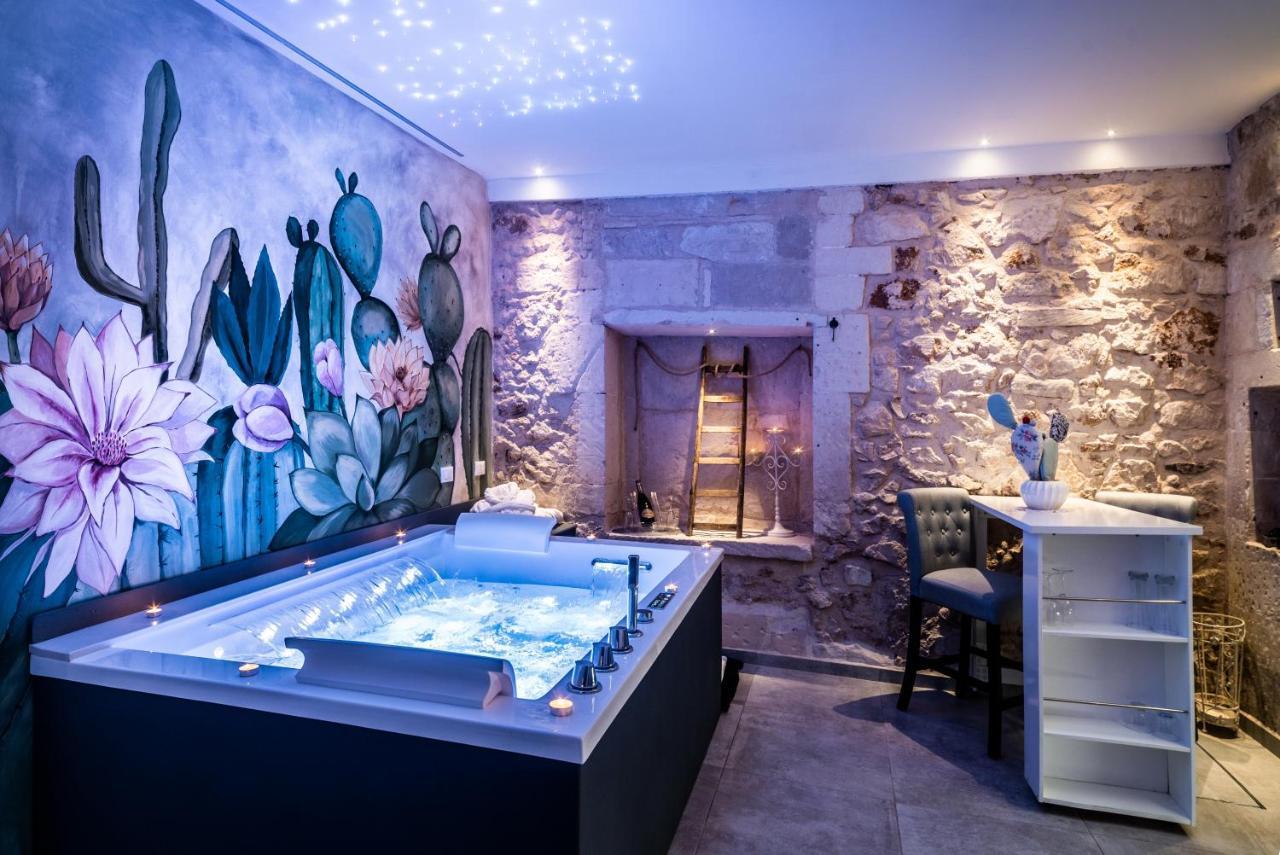Queen Room Spa Bath