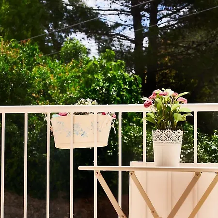 Dafni - Shabby Chic Guesthouse-3